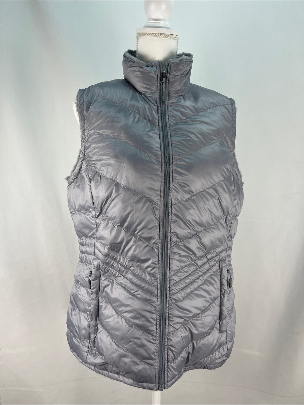 32 Degrees Heat Gray Chevron Quilted Faux Fur Lined Puffy Vest Size Large Metall